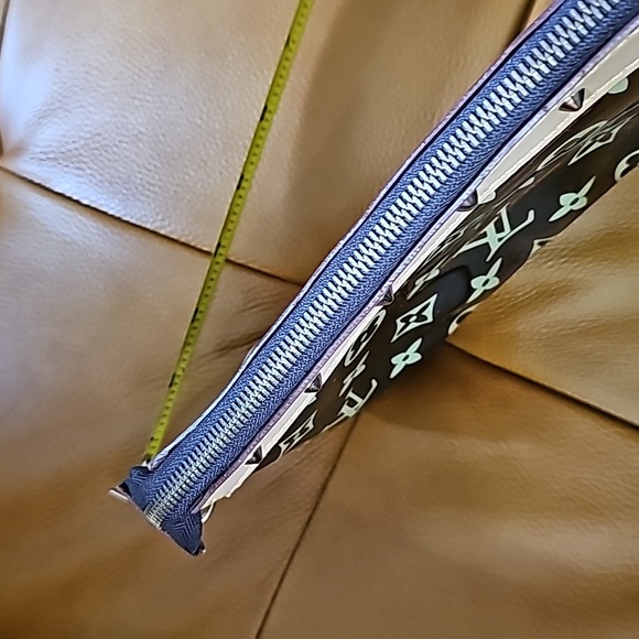 Vinyl Pouch clutch - Picture 4 of 4